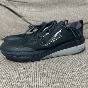 Men’s Altra Paradigm 5 Size 9